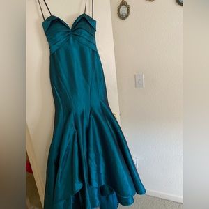 Teal dress size 8. Never been worn. No tears.